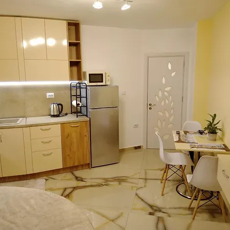 דירה Red Square Boutique וארנה