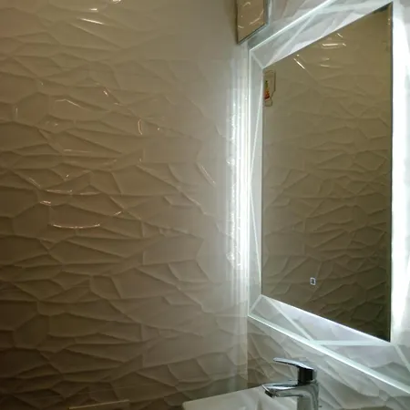 Red Square Boutique דירה